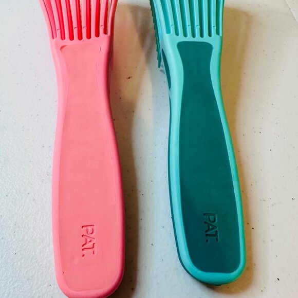 Detangling Hair Brush Set Pink & Green Flexible Bristles For Tangle-Free Hair - Picture 3 of 6